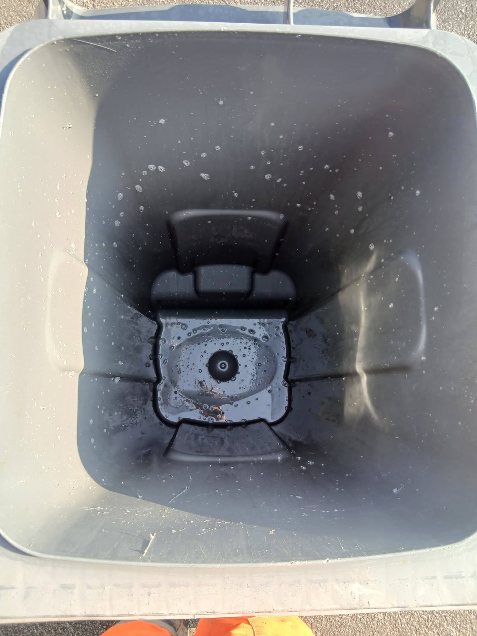 Same wheelie bin interior, clean after cleaning